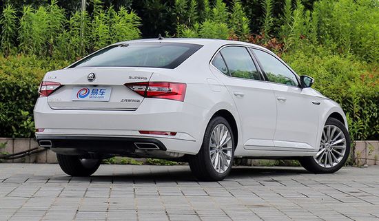 Skoda Superb рассекретили до официальной премьеры