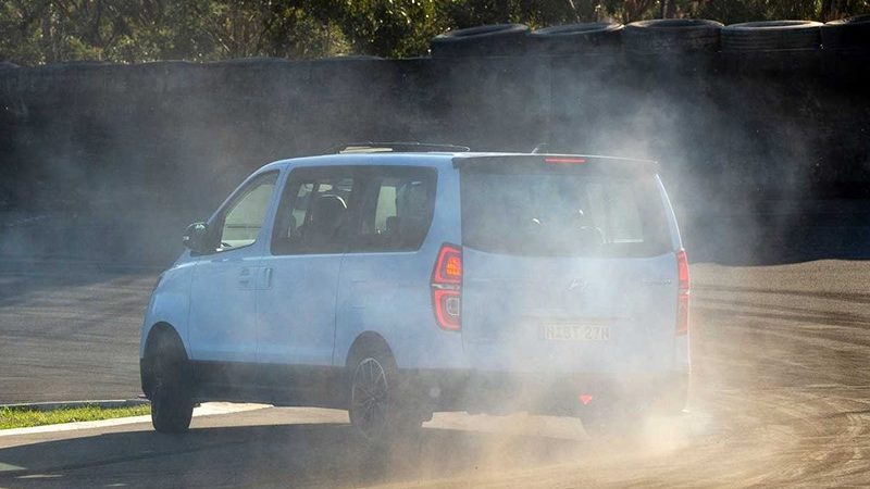 Hyundai превратила модель H1 в «дрифтобус»