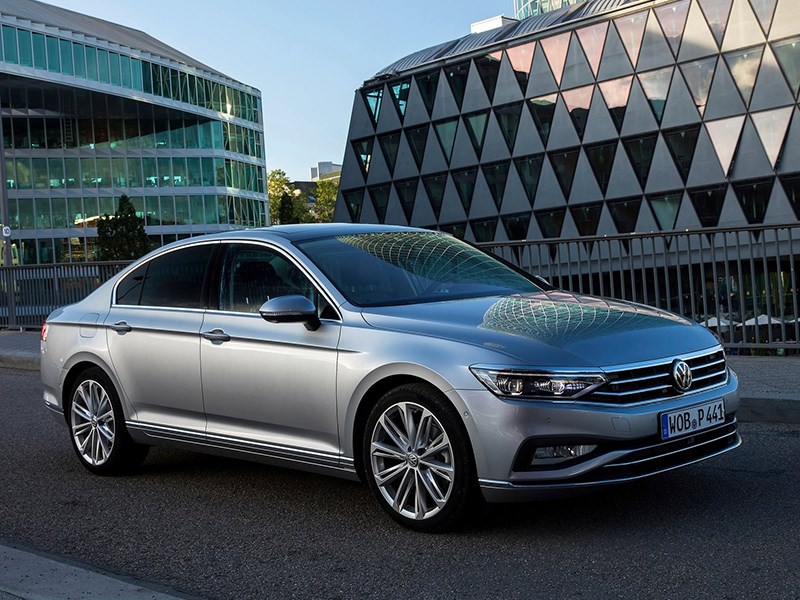 Обновленный Volkswagen Passat потеряет в версиях