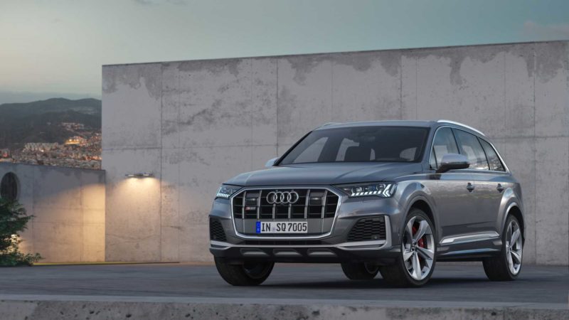 Кроссоверы Audi SQ7 и SQ8 обзавелись бензиновым двигателем