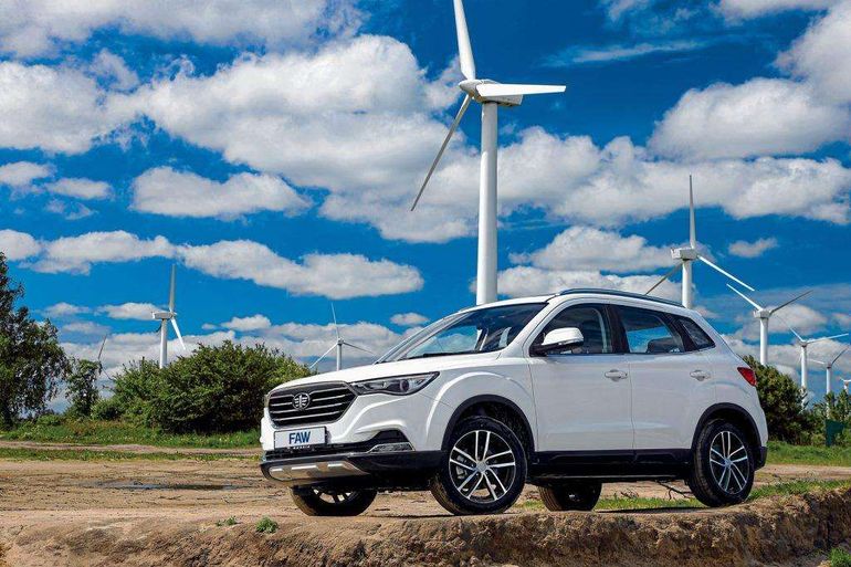 В сети АИС стартовали продажи нового кроссовера FAW X40