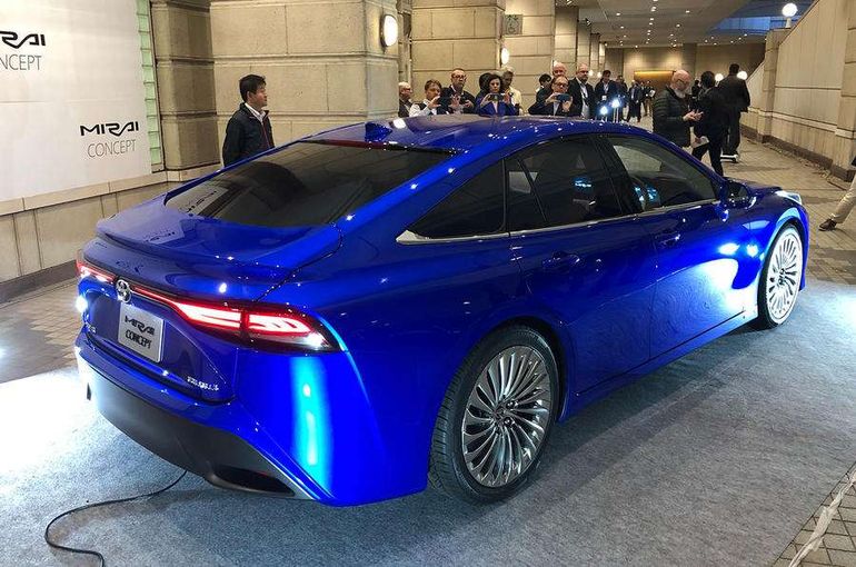 Водородная Toyota Mirai обновилась и получила шокирующий дизайн