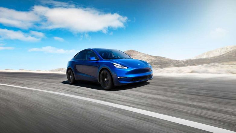 Новейший электромобиль Tesla появится на дорогах раньше времени