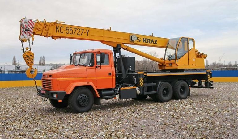 В Украине оценили автокраны на шасси КрАЗ