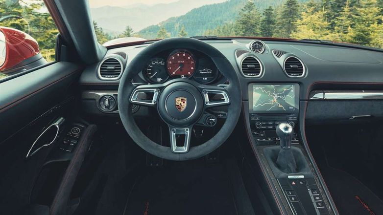 В моторном отсеке Porsche Cayman и Boxster поселился страшный зверь