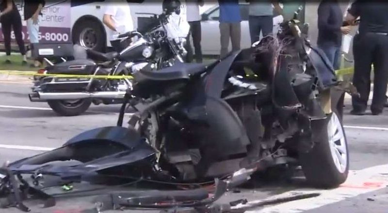 Tesla Model X разорвало на две части в ДТП на 200 км/ч