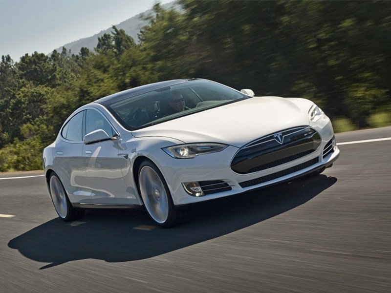 В автомобилях Tesla появятся громкоговорители