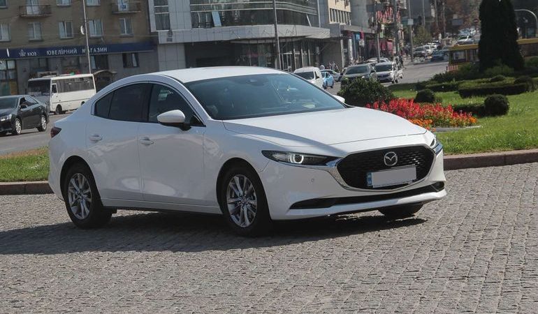 Тест Mazda 3 sedan: скучный или сдержанный?