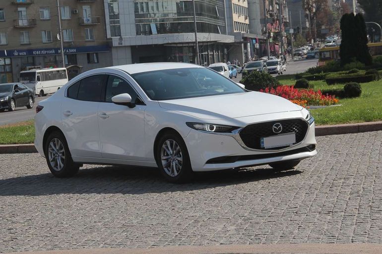 Тест Mazda 3 sedan: скучный или сдержанный?