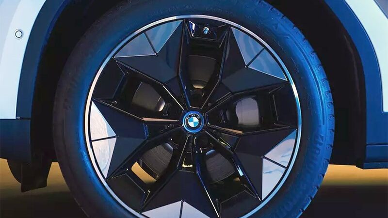 Электрический кроссовер BMW получит аэродинамические колеса