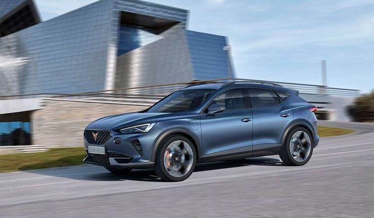 Seat анонсировал старт производства двух спортивных гибридов