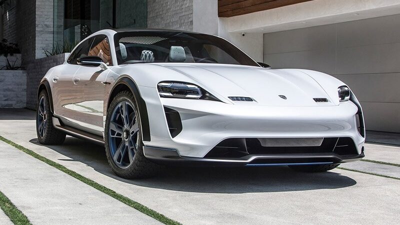 Porsche готовится представить две новинки