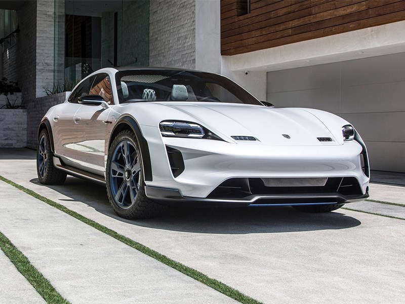 Porsche готовится представить две новинки