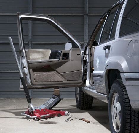 Как исправить провисание автомобильных дверей