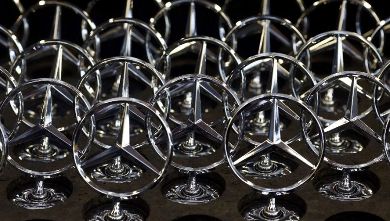 Daimler останавливает большую часть производства Mercedes в Европе
