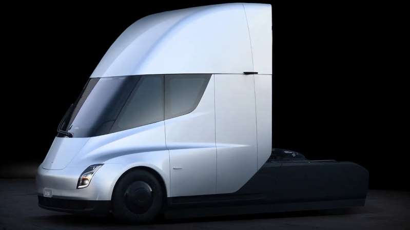 Электрический грузовик от Tesla затягивается