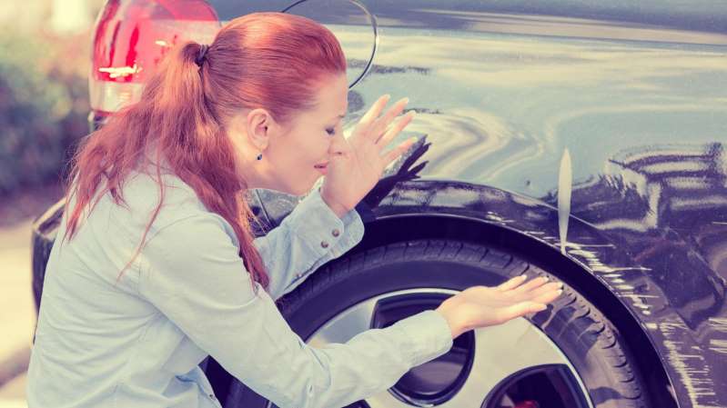 Как удалить царапины с автомобиля?