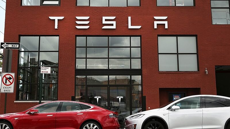Компания Tesla стала самым дорогим автопроизводителем в мире