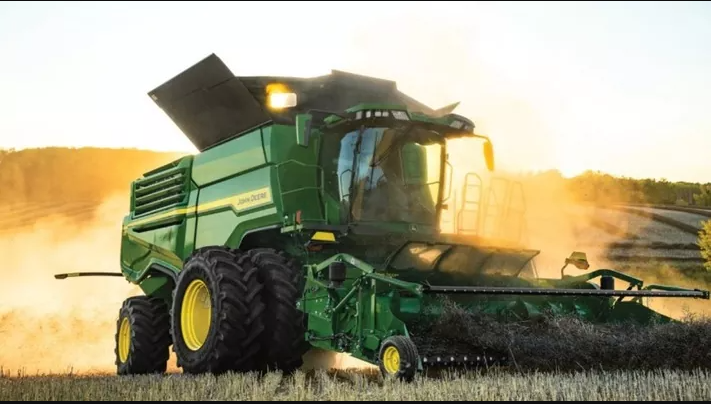 Компания John Deere представила обновленную линейку жаток для комбайнов