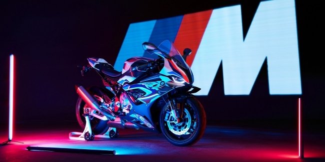 BMW показала первый в истории M-байк