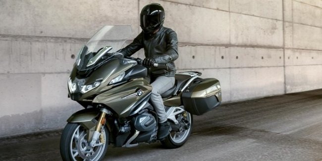 Обновленный турист BMW R1250RT с активным круиз-контролем