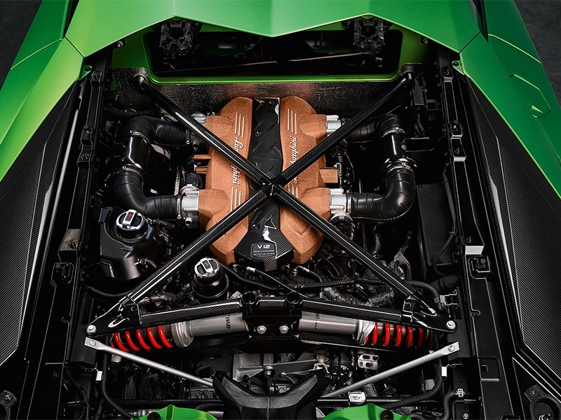 Lamborghini не убьет двигатель V12