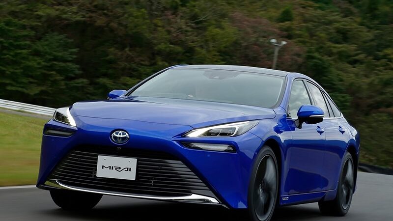 Водородная Toyota Mirai покоряет Европу