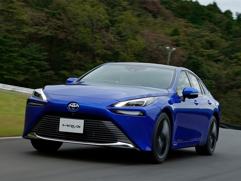 Водородная Toyota Mirai покоряет Европу
