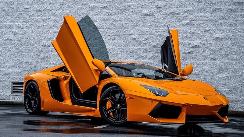 Lamborghini остается дома